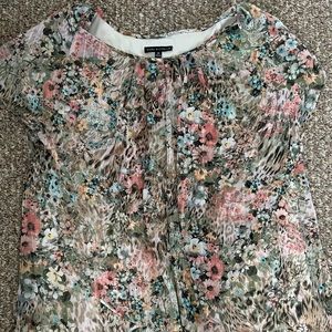 Very pretty flowy top!